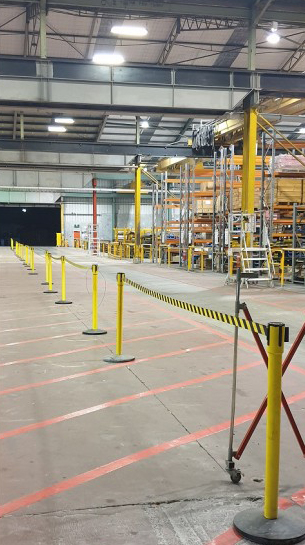 Raktári szalagos kordonoszlop